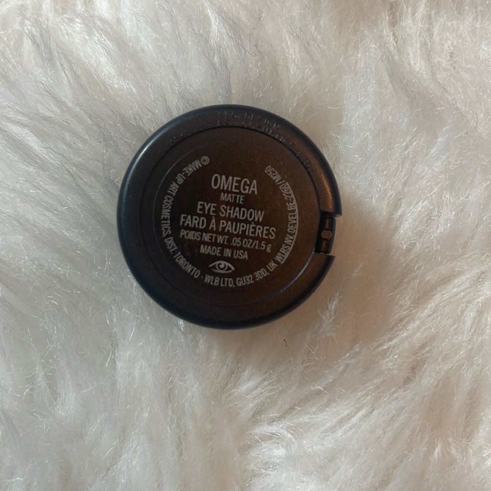 BNIB MAC Cosmetics Omega Matte Eye Shadow! - Picture 11 of 11